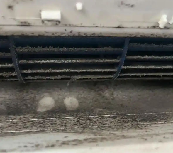 嘉禾空调吹的风有股烧焦味是怎么回事